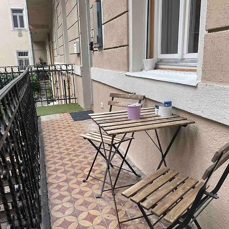 בודפשט Knezits Spacious Ac Terrace Free Parking מראה חיצוני תמונה