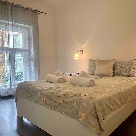 בודפשט Knezits Spacious Ac Terrace Free Parking מראה חיצוני תמונה