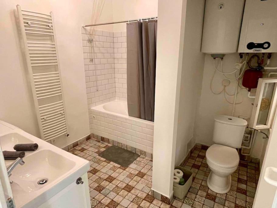 בודפשט Knezits Spacious Ac Terrace Free Parking מראה חיצוני תמונה