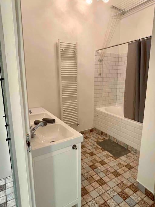 בודפשט Knezits Spacious Ac Terrace Free Parking מראה חיצוני תמונה
