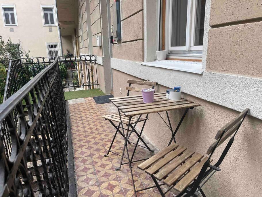בודפשט Knezits Spacious Ac Terrace Free Parking מראה חיצוני תמונה