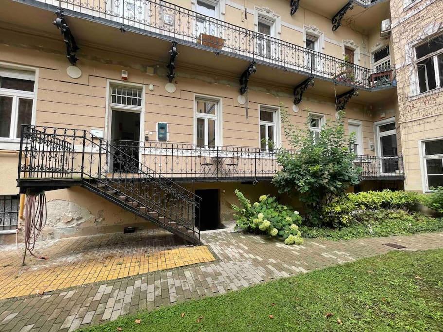 בודפשט Knezits Spacious Ac Terrace Free Parking מראה חיצוני תמונה